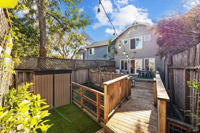 12 Rain Tree Ct, Petaluma, CA 94952