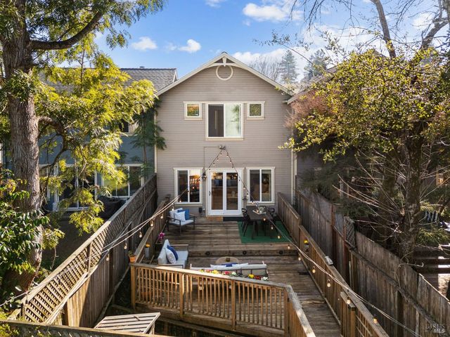 12 Rain Tree Ct, Petaluma, CA 94952