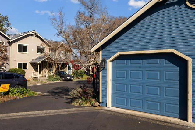 12 Rain Tree Ct, Petaluma, CA 94952