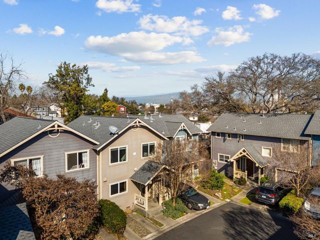 12 Rain Tree Ct, Petaluma, CA 94952