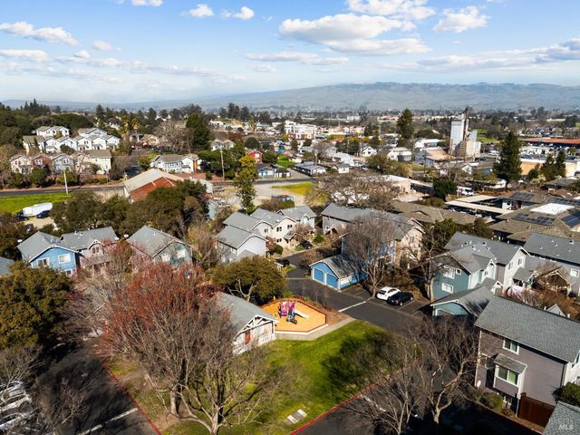 12 Rain Tree Ct, Petaluma, CA 94952