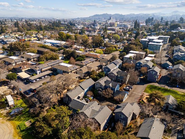 12 Rain Tree Ct, Petaluma, CA 94952