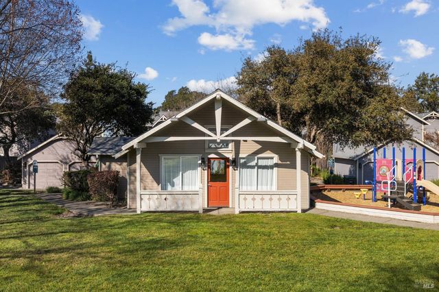 12 Rain Tree Ct, Petaluma, CA 94952