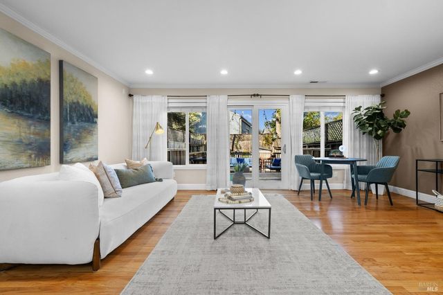 12 Rain Tree Ct, Petaluma, CA 94952