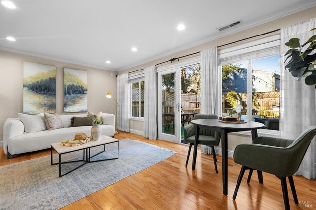 12 Rain Tree Ct, Petaluma, CA 94952