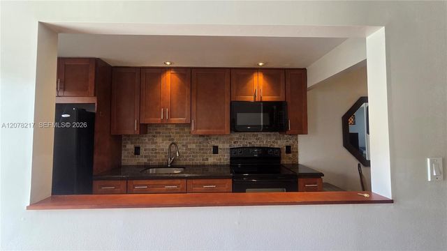 415 NE 2nd Street 105, Hallandale Beach, FL 33009