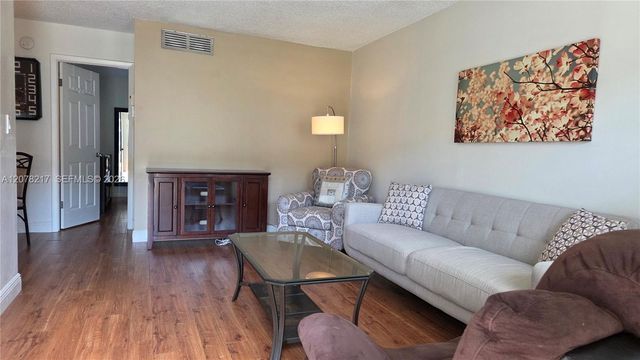 415 NE 2nd Street 105, Hallandale Beach, FL 33009