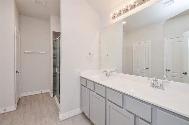 7402 Sunlit Harbor Dr, Cypress, TX 77433