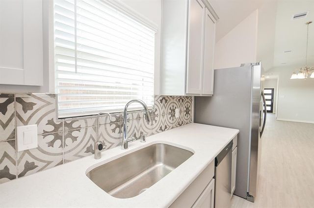 7402 Sunlit Harbor Dr, Cypress, TX 77433