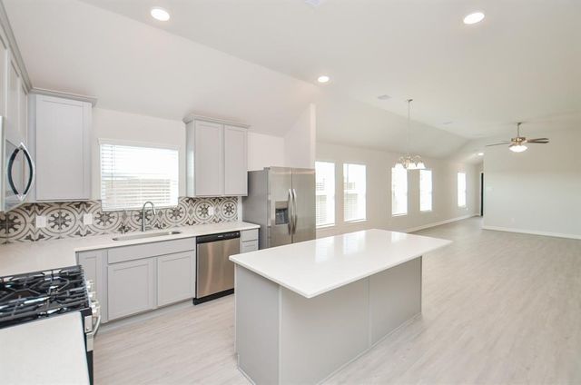 7402 Sunlit Harbor Dr, Cypress, TX 77433