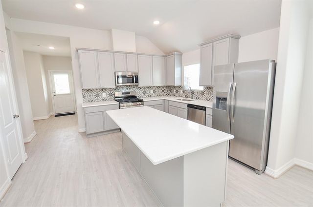 7402 Sunlit Harbor Dr, Cypress, TX 77433