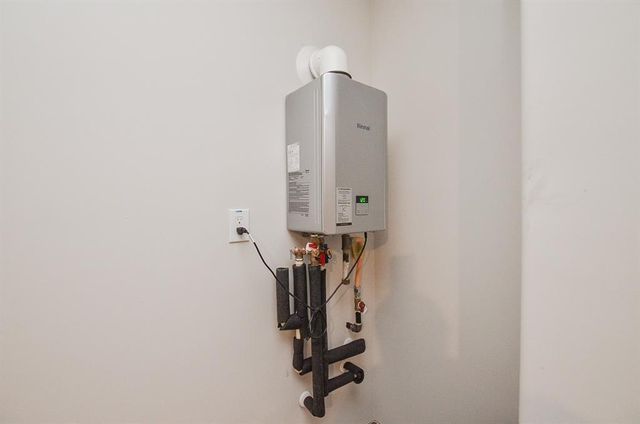 7402 Sunlit Harbor Dr, Cypress, TX 77433