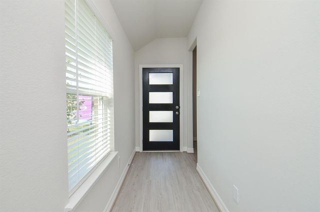 7402 Sunlit Harbor Dr, Cypress, TX 77433