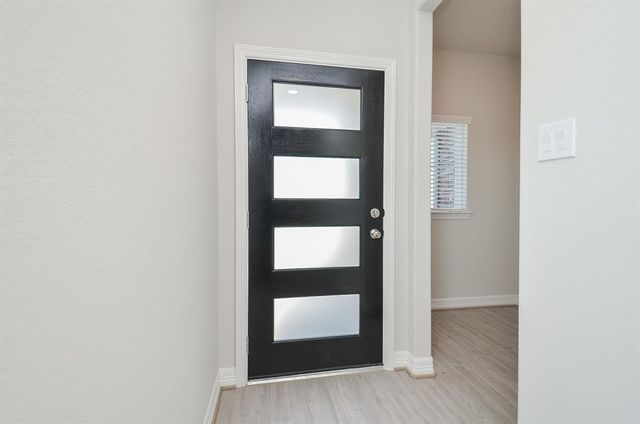 7402 Sunlit Harbor Dr, Cypress, TX 77433