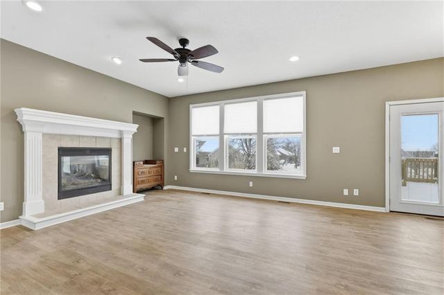 1323 N 158th Court, Basehor, KS 66007