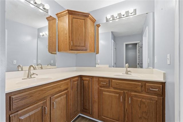 1323 N 158th Court, Basehor, KS 66007