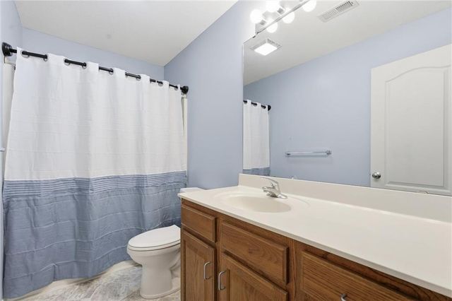 1323 N 158th Court, Basehor, KS 66007