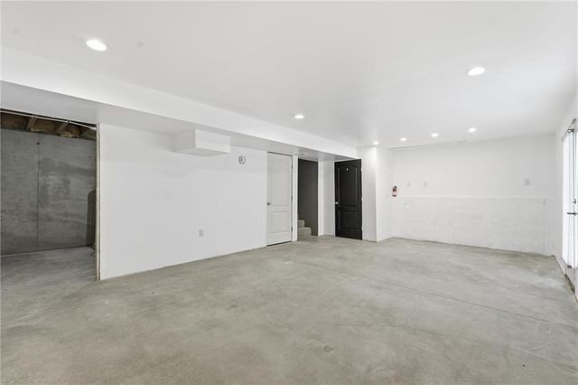 1323 N 158th Court, Basehor, KS 66007