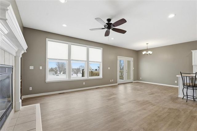 1323 N 158th Court, Basehor, KS 66007