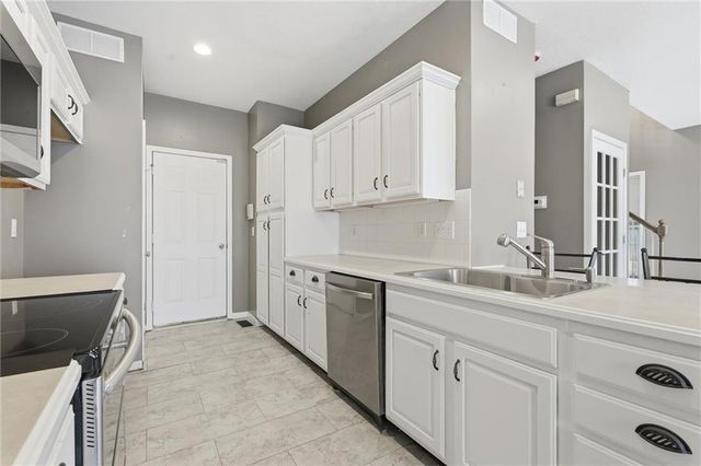 1323 N 158th Court, Basehor, KS 66007