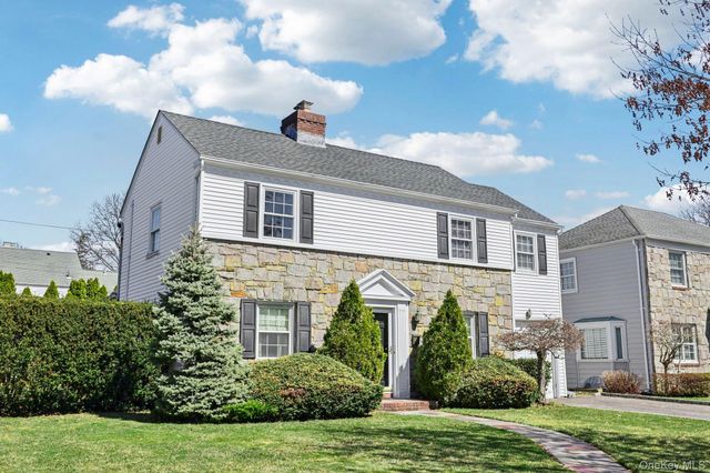 87 Kingsbury Road, Garden City, NY 11530
