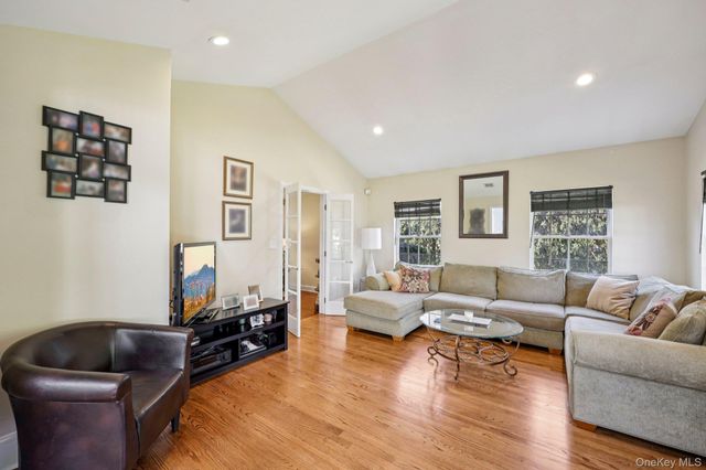 87 Kingsbury Road, Garden City, NY 11530