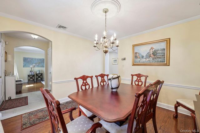 87 Kingsbury Road, Garden City, NY 11530