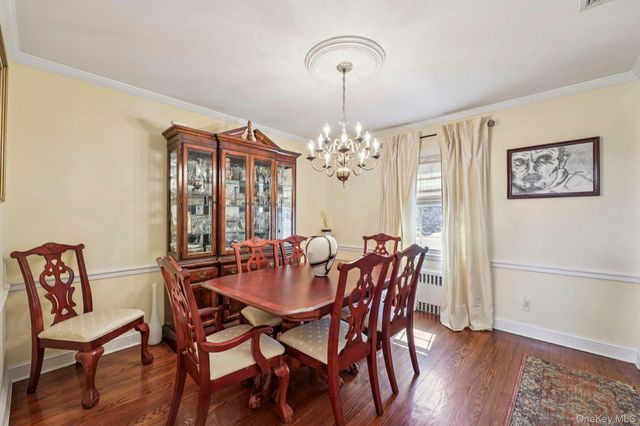 87 Kingsbury Road, Garden City, NY 11530