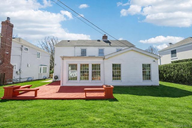 87 Kingsbury Road, Garden City, NY 11530