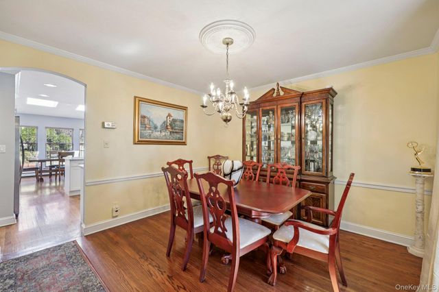 87 Kingsbury Road, Garden City, NY 11530