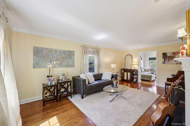 87 Kingsbury Road, Garden City, NY 11530