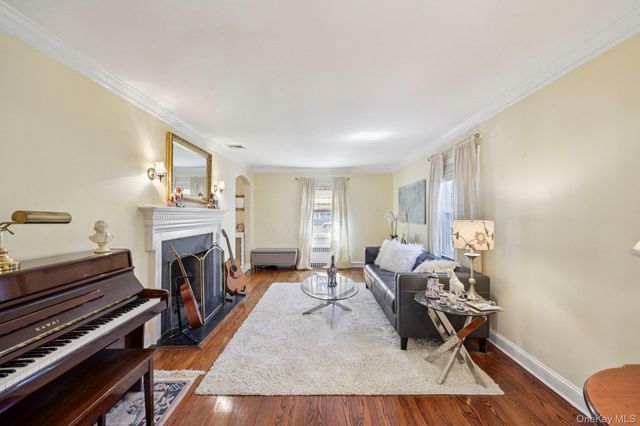 87 Kingsbury Road, Garden City, NY 11530