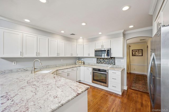 87 Kingsbury Road, Garden City, NY 11530