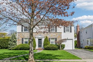 87 Kingsbury Road, Garden City, NY 11530