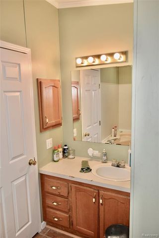 2140 S Dye Road, Flint, MI 48532