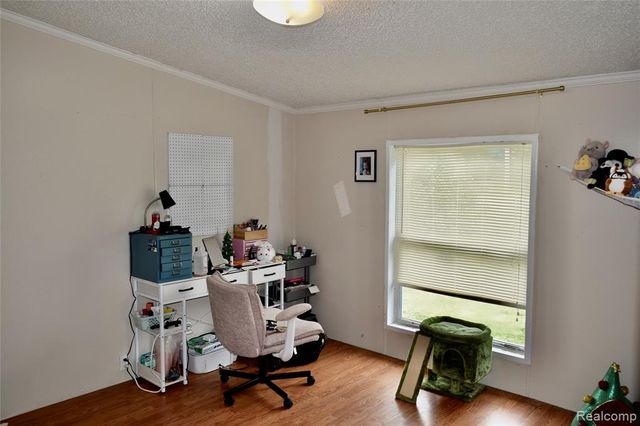 2140 S Dye Road, Flint, MI 48532