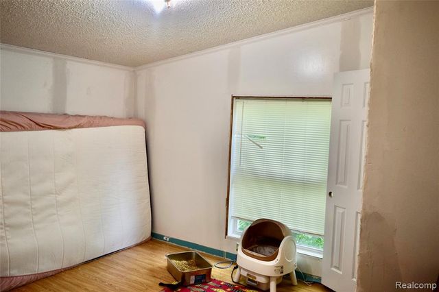 2140 S Dye Road, Flint, MI 48532