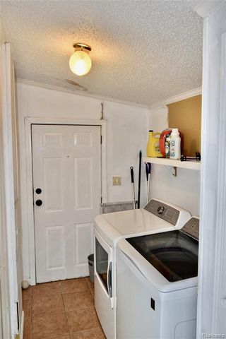 2140 S Dye Road, Flint, MI 48532