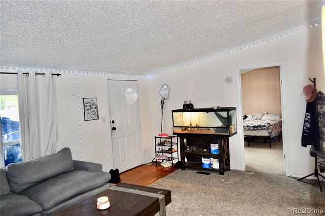 2140 S Dye Road, Flint, MI 48532