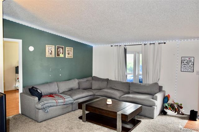 2140 S Dye Road, Flint, MI 48532