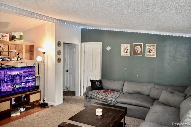 2140 S Dye Road, Flint, MI 48532