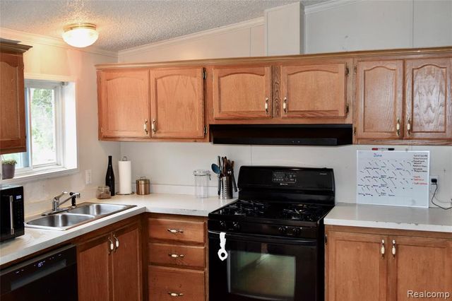 2140 S Dye Road, Flint, MI 48532