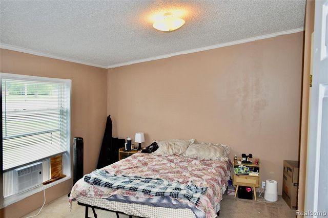 2140 S Dye Road, Flint, MI 48532