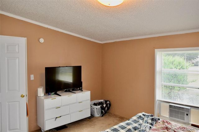 2140 S Dye Road, Flint, MI 48532