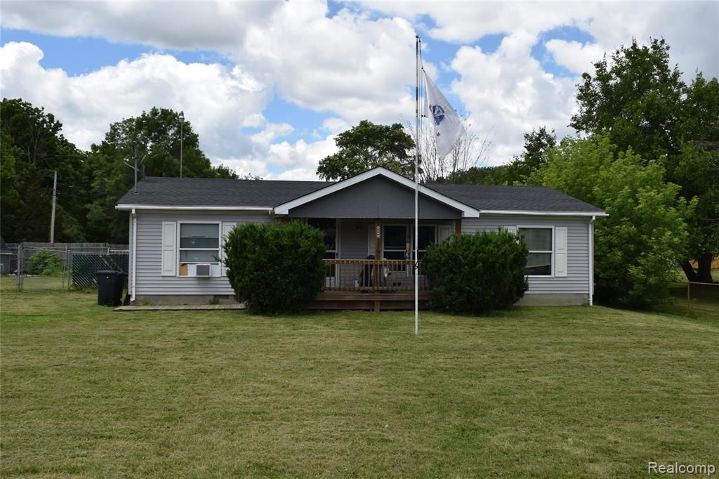 2140 S Dye Road, Flint, MI 48532
