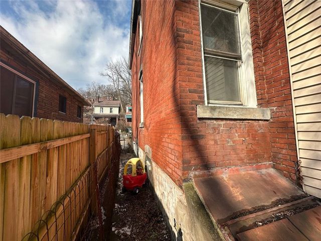 234 Renova St, Hazelwood, PA 15207