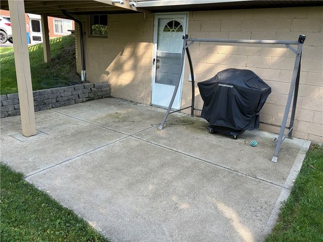 9661 Don Dr, North Huntingdon, PA 15642