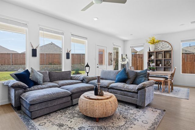 321 Sedalia Trail, Justin, TX 76247