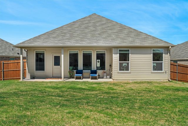 321 Sedalia Trail, Justin, TX 76247