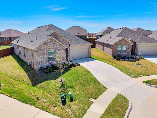 321 Sedalia Trail, Justin, TX 76247